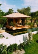 Gartenhuser mit Schindeldeckungen